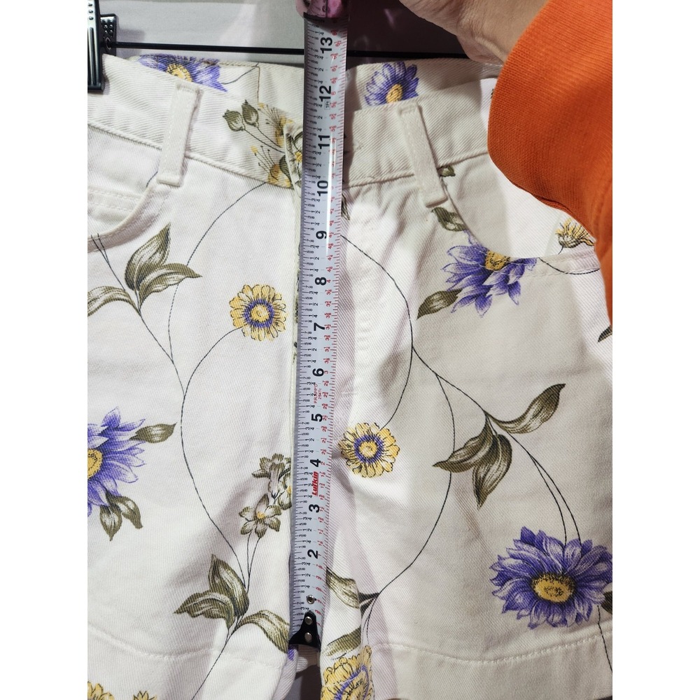90s/VTG Lee White Shorts W Purple Flowers Sz 7 28" Waist - Picture 7 of 9